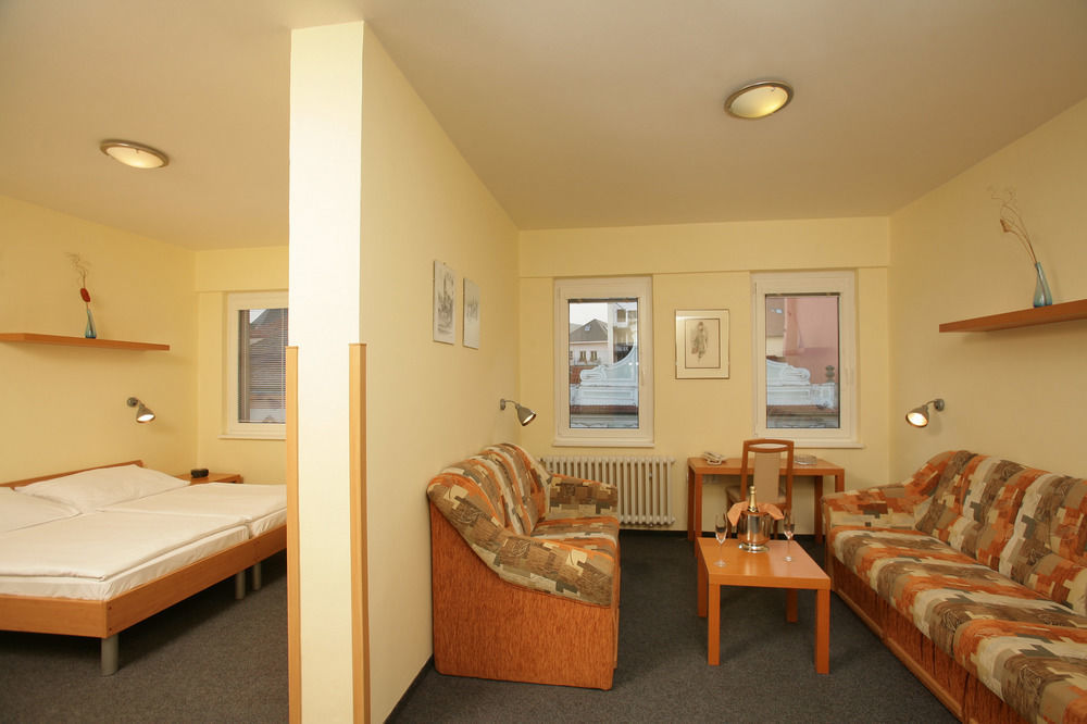 Lh Hotel Medinek Old Town Kutná Hora Zewnętrze zdjęcie